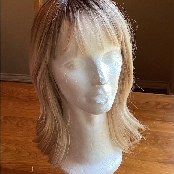 NWOT! Blonde Rooted Wig Never Worn - Picture 2 of 6